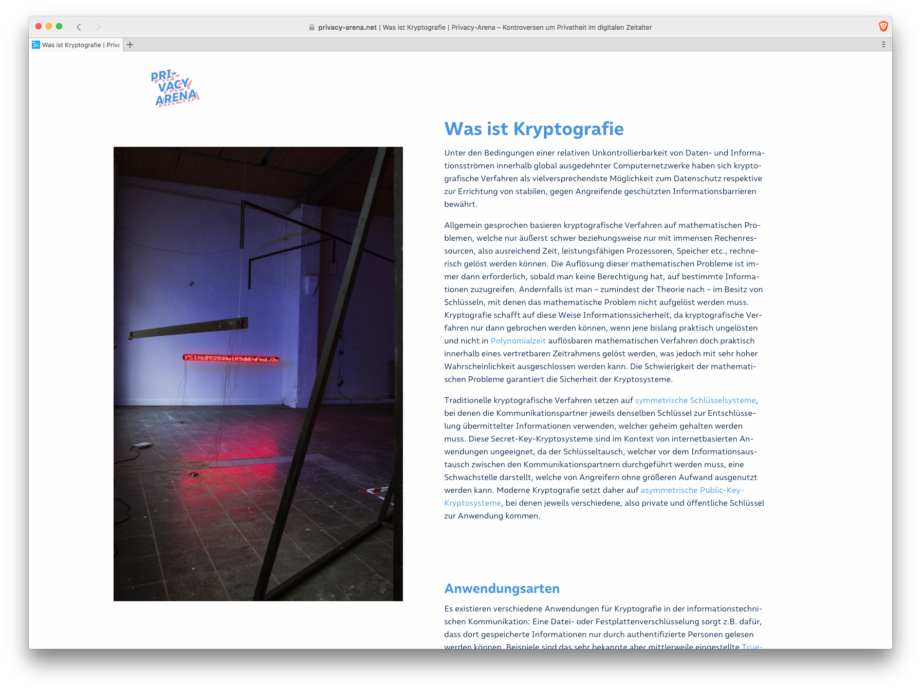 A subpage of the website privacy-arena.net shows a photo of the cryptography installation on the left. On this photo, two LED bands hanging from the ceiling, and the one facing the camera displays an encrypted message in red. On the right side, a text titled 'Was ist Kryptografie', meaning 'What is cryptography' in English, is displayed.